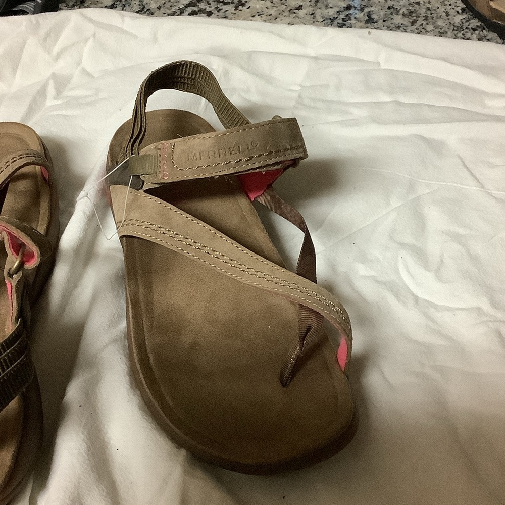 Merrell Women's Tan Sandals - Picture 7 of 7